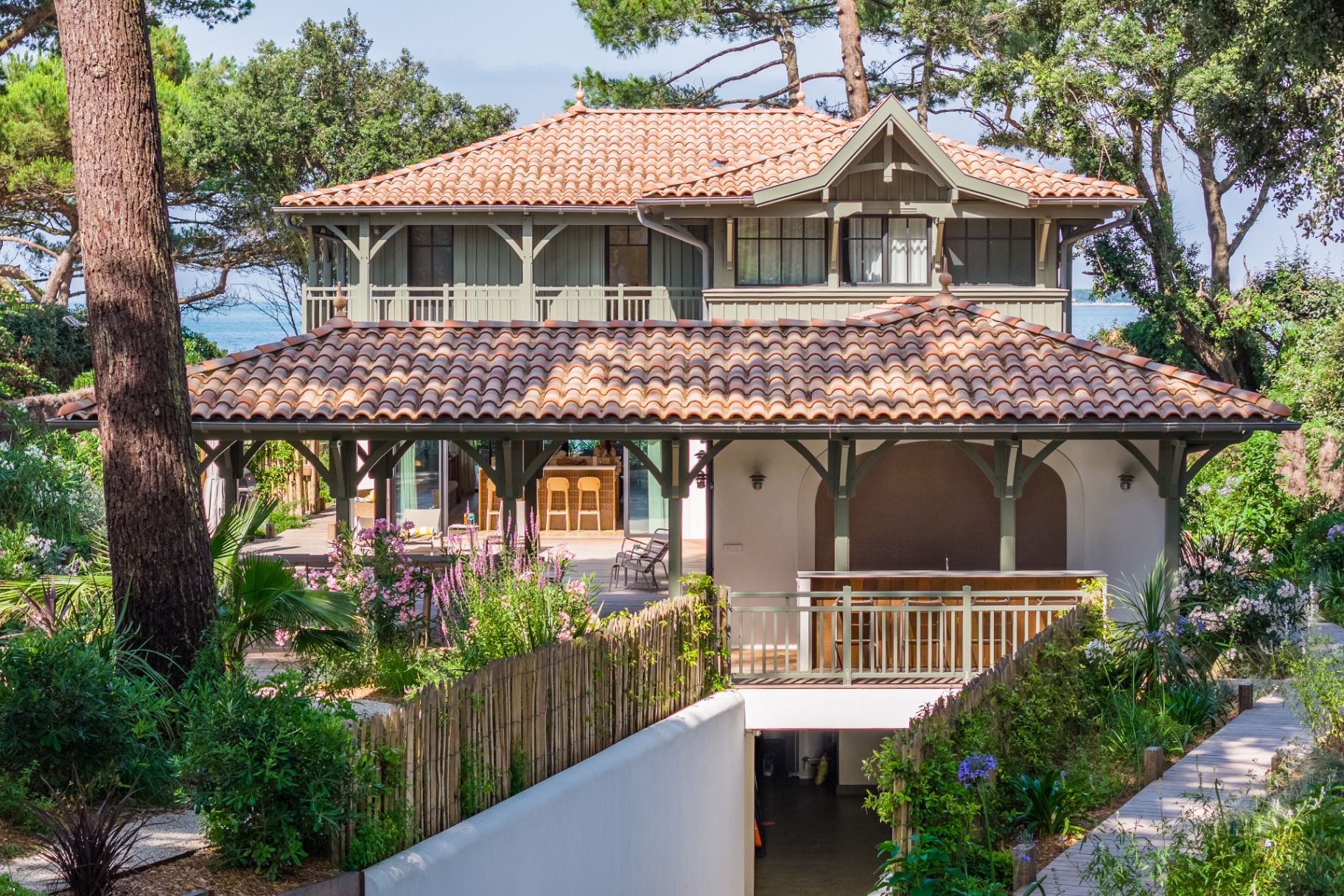 Vue aérienne de la Villa La Perla, de la pinède et de la plage de Pyla-sur-Mer